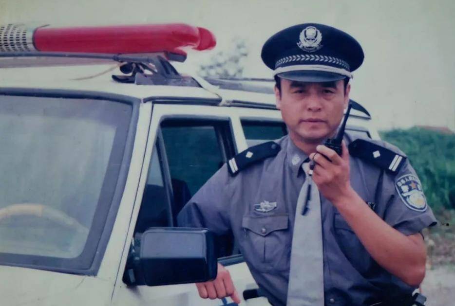 原创东北贼王黄瘸子有多狂偷遍17省36趟火车团队超过150人