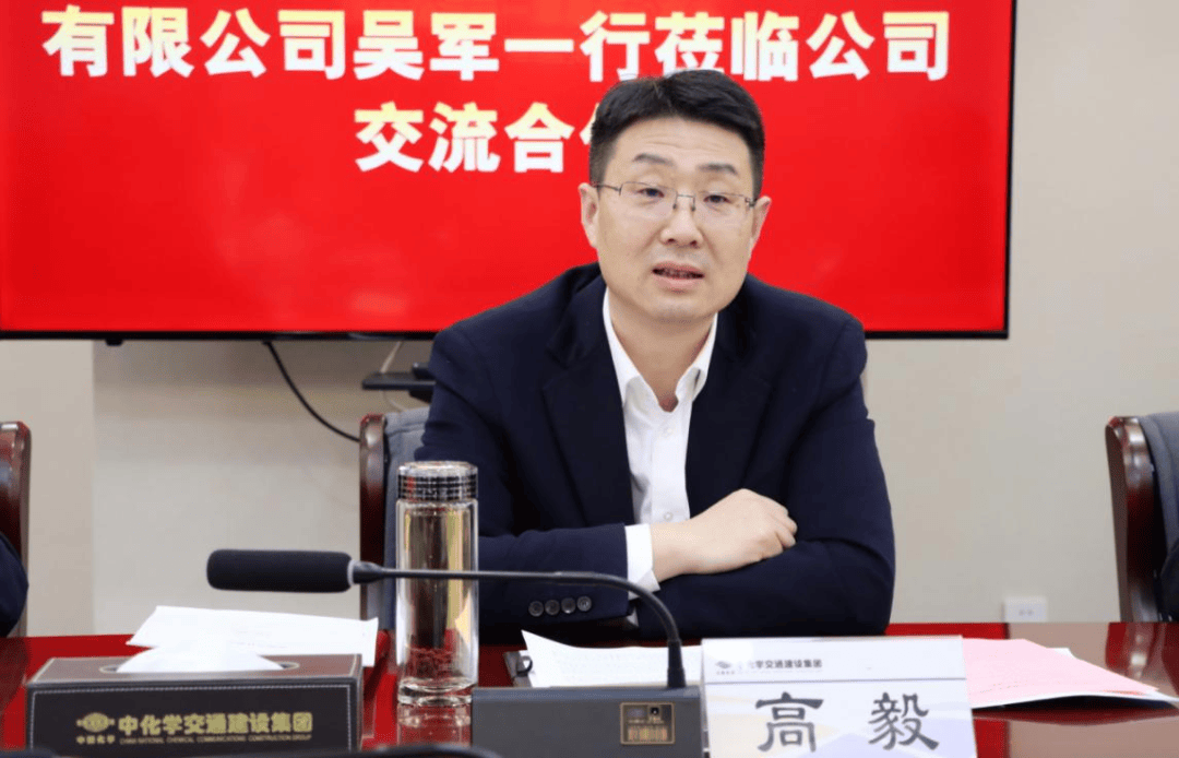 公司党委副书记,纪委书记韩冬生主持签约仪式