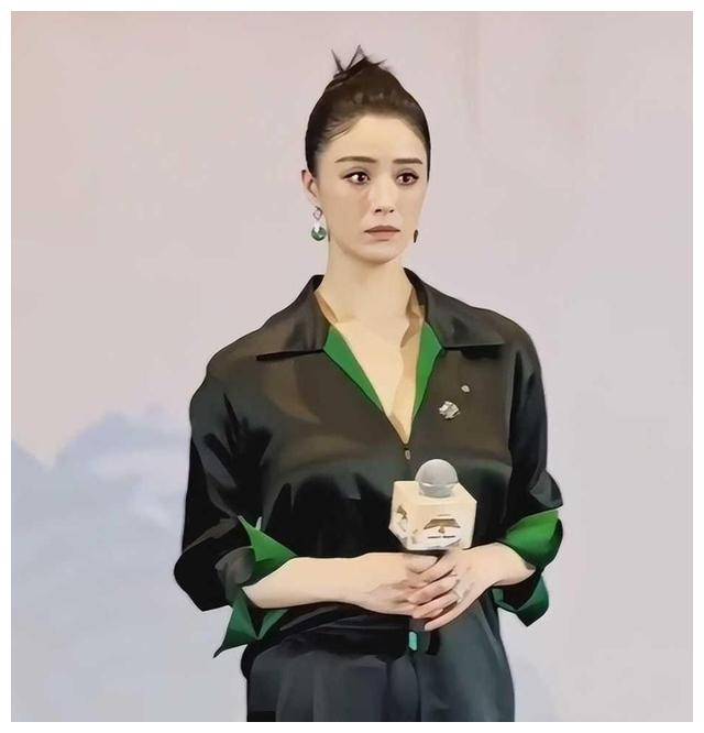 40岁蒋欣和37岁杨幂同框谁美有人颜值昙花一现有人越来越年轻