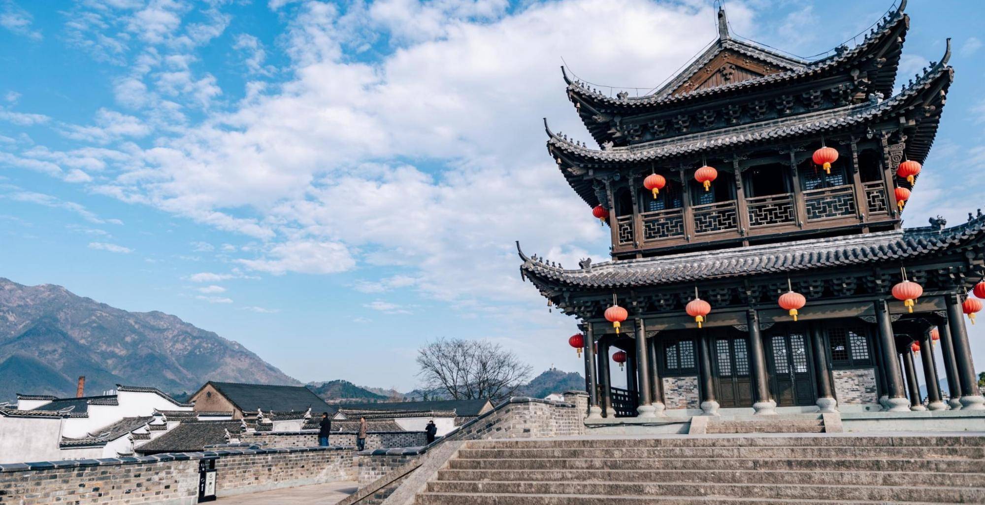 时期,距今已有1700多年的历史,历史文化深厚,它的前身是严州府的府治