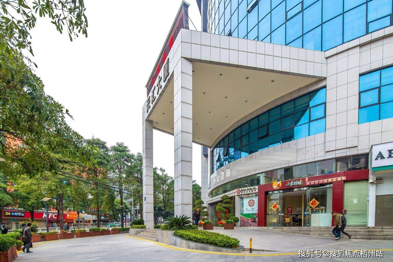 深圳天汇大厦租120人独立办公室精装修带家具交通便利可注册