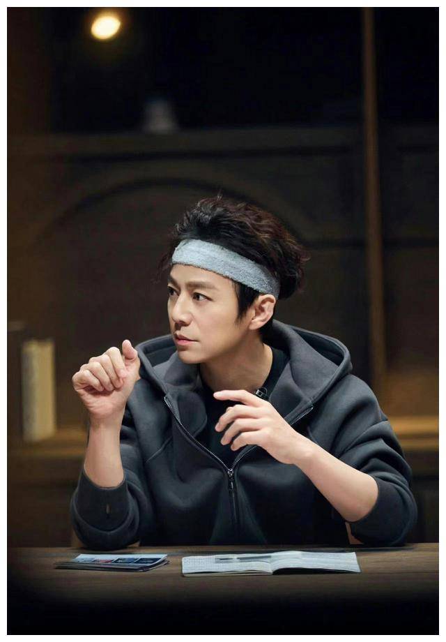 何炅尝遍美味揭秘年轻秘诀大叔奇妙变身