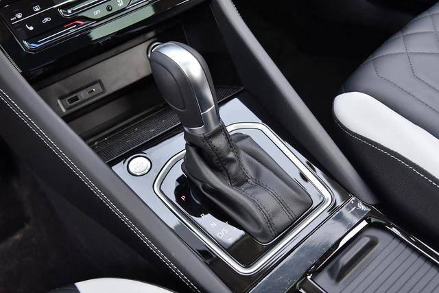 内饰设计车尾部分,2024款捷达vs7去下了后车标(换为jetta英文字母)