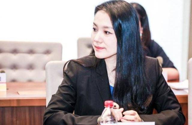 北大最美女教授颜值不输明星讲课座无虚席一心科研强国