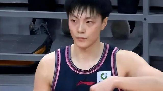 广东宏远险胜江苏男篮,沃特斯28 7表现抢眼_锦洋_广东宏远队_胡明轩