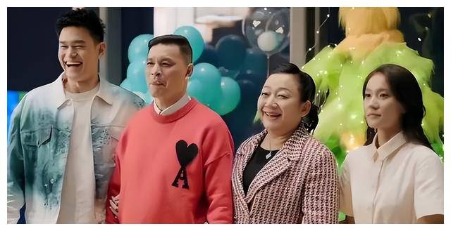 原创32岁孙杨当爸啦妻子张豆豆生女产房内幕曝光情况紧急revealed