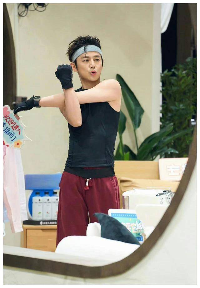 何炅尝遍美味揭秘年轻秘诀大叔奇妙变身