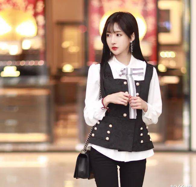 王羽杉曾经是snh48女团成员,做过模特也是一位cosplay达人,还登上