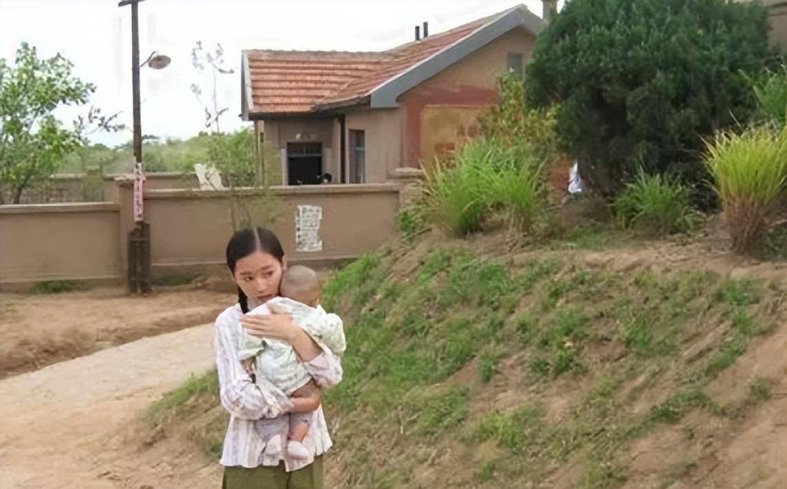 年少就能出演大制作,按理来说,黄诗佳的机会本该更多,更好,可是她在很