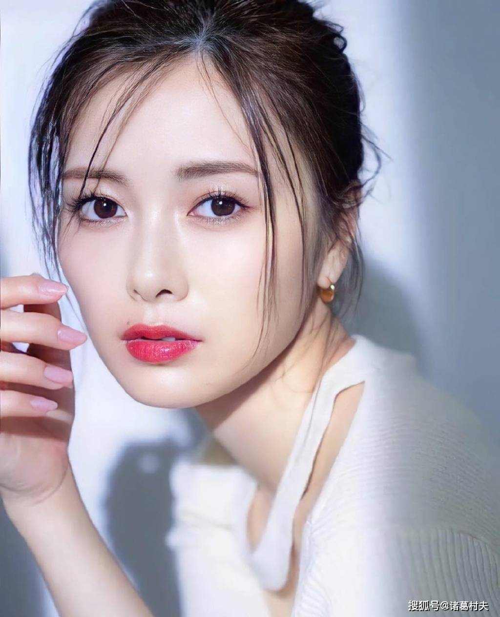 原创这究竟谁能顶得住白石麻衣性感得叫人窒息啊