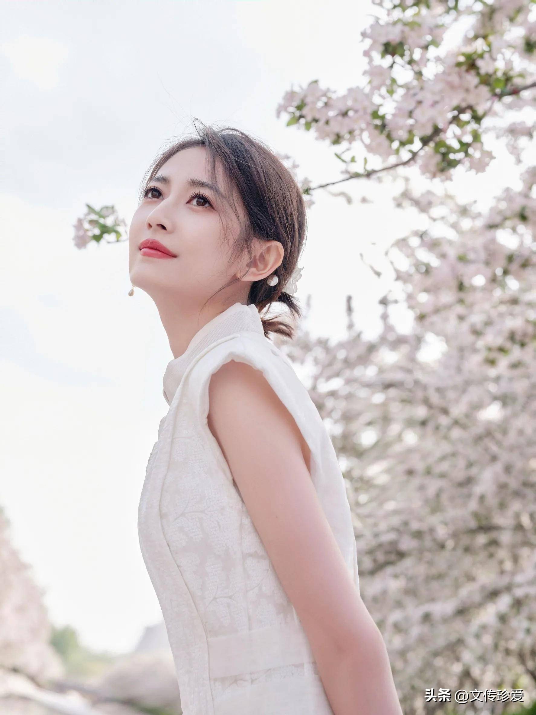 她是古装女神楚楚动人青春靓丽一颦一笑皆是风华绝代