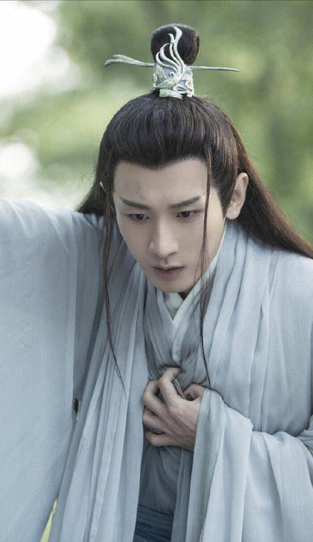 原创原创琉璃成毅一大波美图来袭剧中造型太养眼就是有点费道具