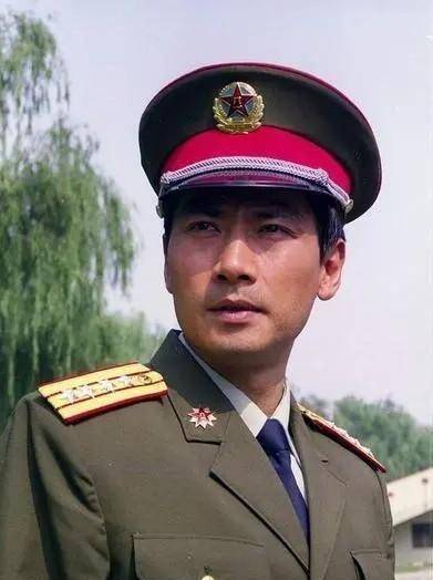 陆剑民:一段感情一辈子,撮合父母复婚后,激动得热泪盈眶
