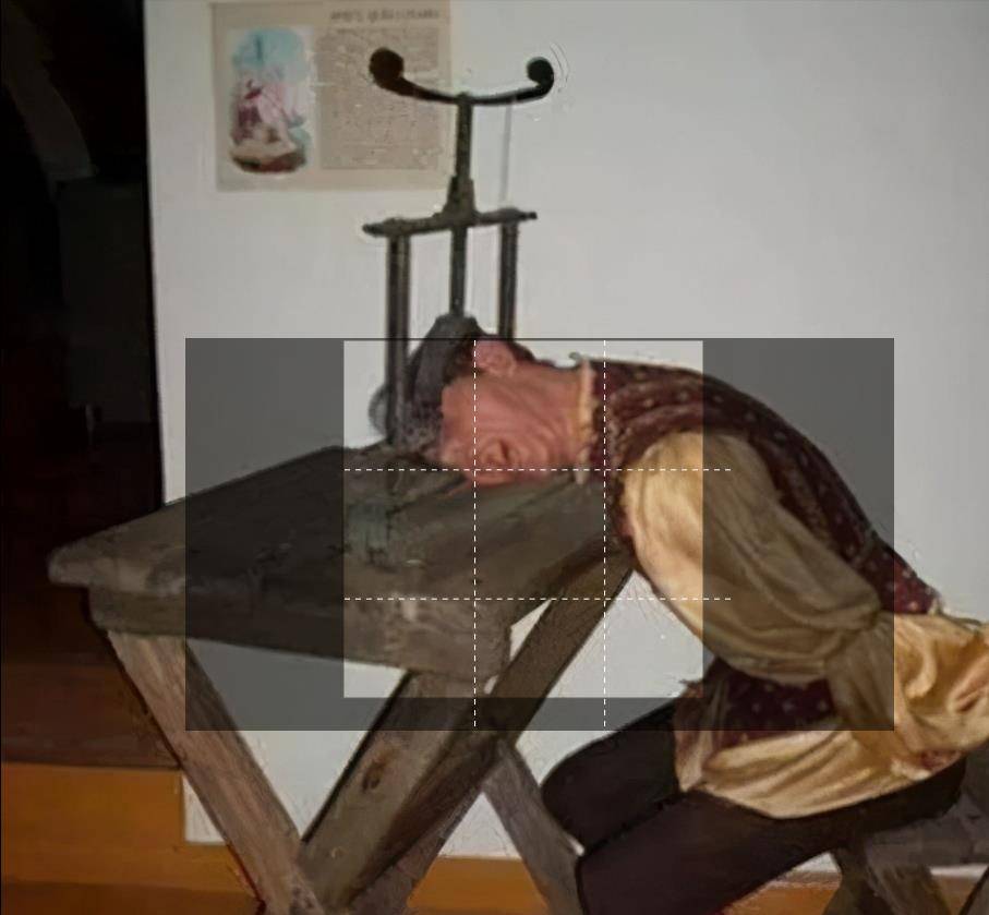 后来有位学者叫米歇尔·福柯,他写了本书叫《规训与惩罚》,专门研究