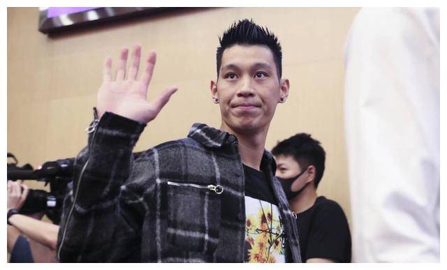 虽然林书豪的篮球生涯非常辉煌,他曾是2010年nba落选秀,之后一路凭着