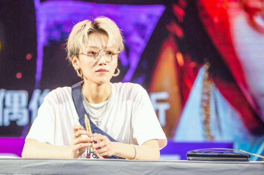 原创青春有你2热搜不断刘雨昕会成为下一个现象级爱豆吗