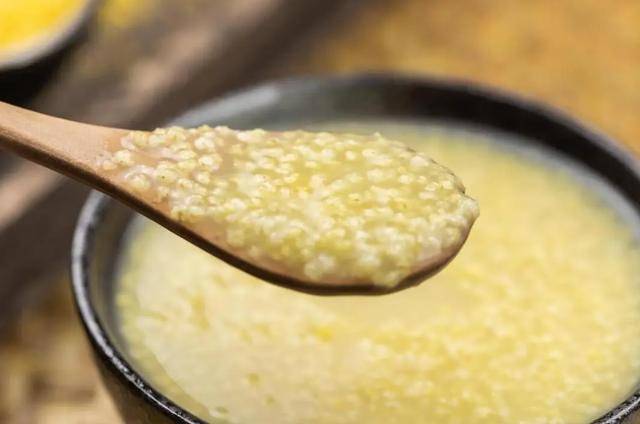 常喝小米粥,到底"升糖"还是"降糖"呢?别乱猜,医生道出实情_血糖_控制_