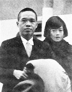 陈济棠私塾毕业后,经邓演达的叔叔邓铿的介绍加入了同盟会,从此成了孙