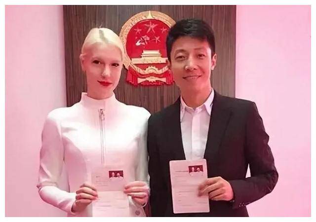 撒贝宁夫妇亲身感受汉服魅力,李白风采红裙绚丽,古韵华美展现_爱情