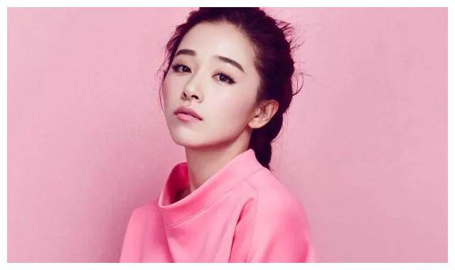 女演员阚清子驾驶大g在外滩游玩生活照大曝光引发热议