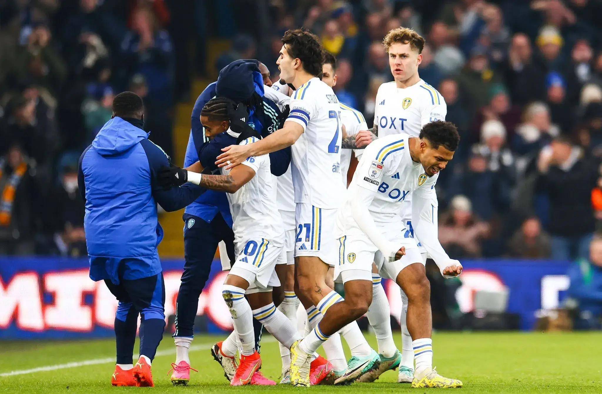 英冠积分榜利兹联20近14轮13胜1平登顶榜首伊镇60谢周三排第3