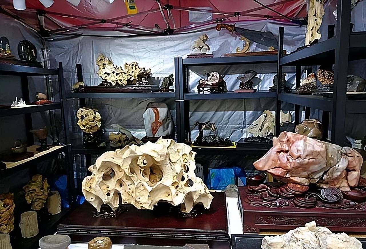 原创03年青岛大哥捡到熊猫奇石有人出价百万也不卖专家估值1亿