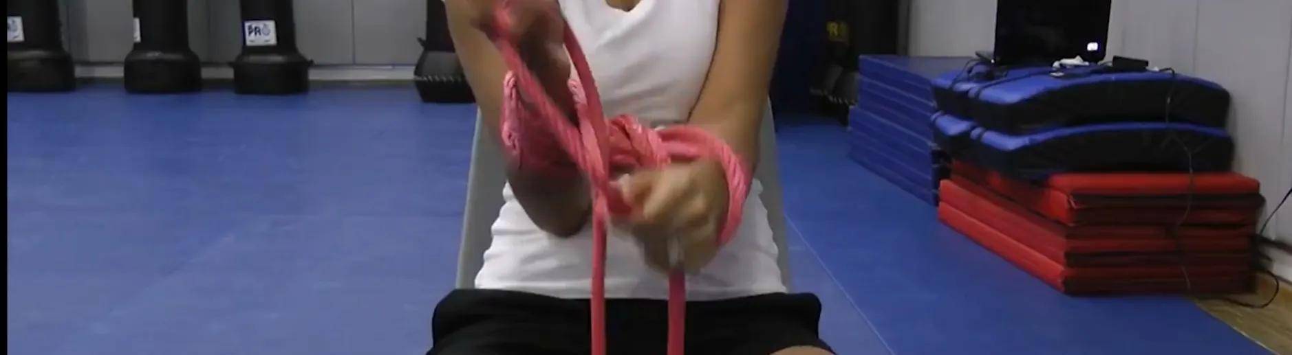 2011年亚裔女子离奇吊死门上的两行文字让案件变得扑朔迷离