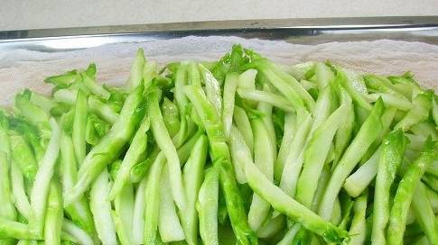 这菜名字很特别,北方人只看不敢买,它不但好吃还能_儿