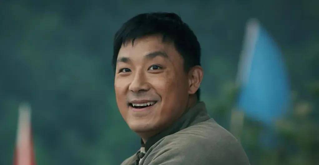 这跟电视剧《高山清渠》中的情节是差不多的,常年点着煤油灯,就连蜡烛