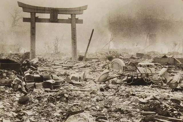 广岛原子弹轰炸图片