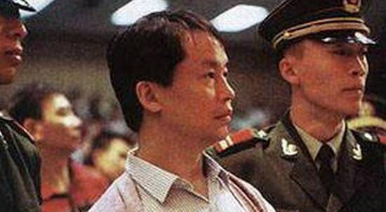 原创澳门教父尹国驹巅峰时期有多狂手握10万小弟张子强向他下跪