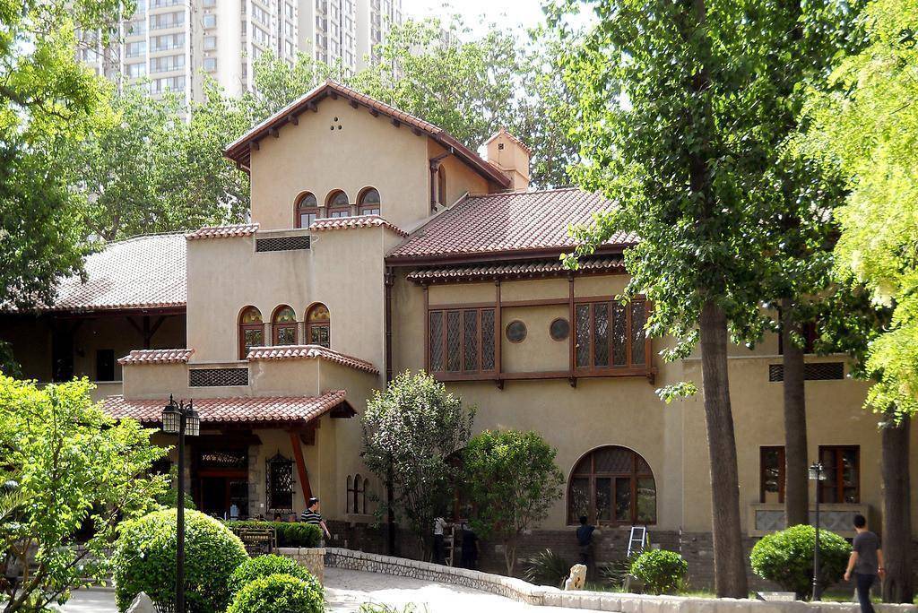 婉容换衣被仆人偷窥,溥仪被迫交房租_吴府_张园_张彪