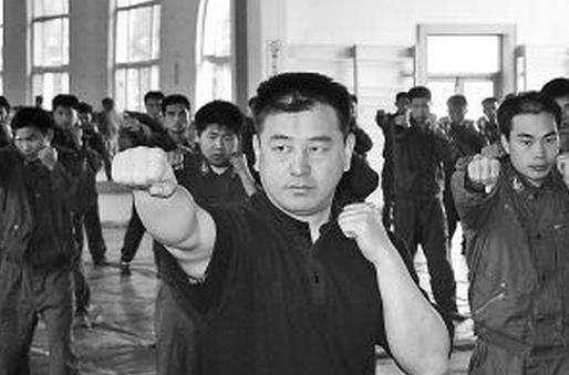 杜振高出生于一个武术世家,父亲杜仲勋是我国武术大师.