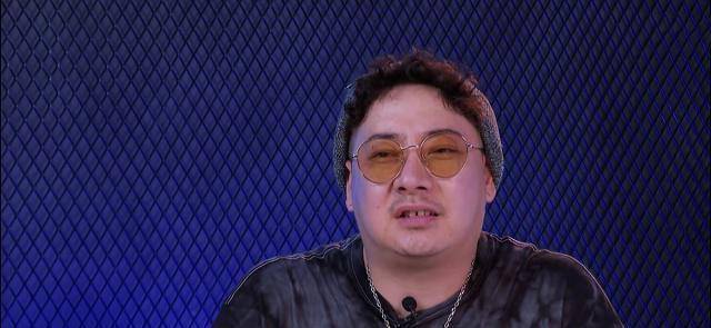 在battle阿牙时,小海连续输出老年迪士高,麦克尔杰克逊,鸟叔这三个