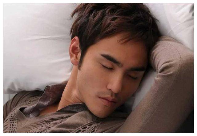 明道与阮经天一张脸相似前半生风格大不同