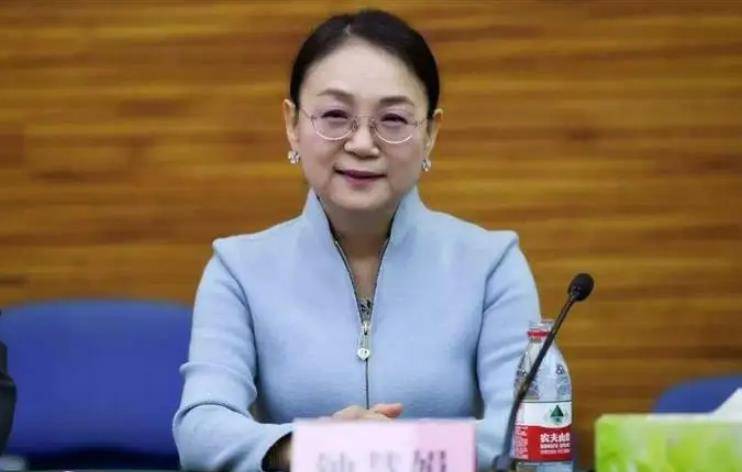 原创江苏美女富豪化学老师转行制药26年后身家630亿凭啥