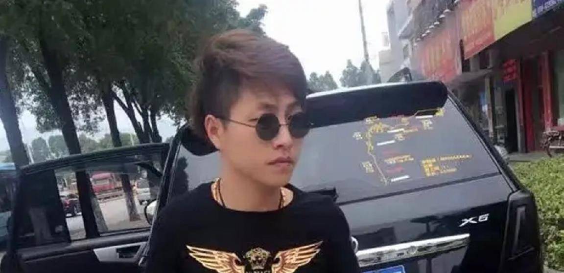 图源网络恶魔的行径随着高德飞挣得越来越多,他内心的贪欲也愈来愈大