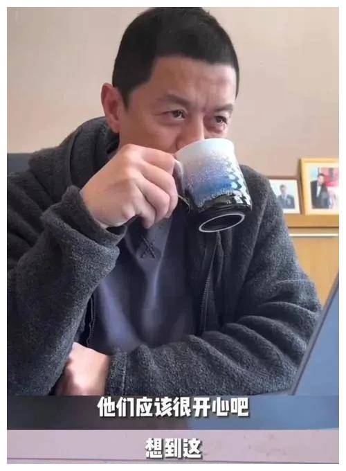 李亚鹏老婆独自庆生忙着直播还债笑说还钱开心