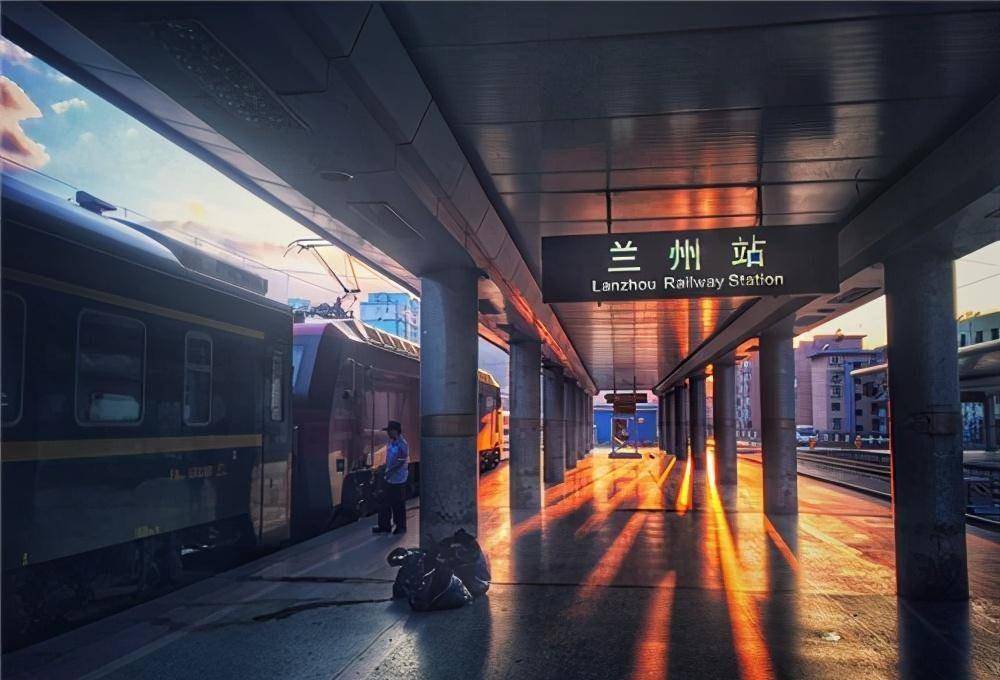 地铁 站台 1000_680