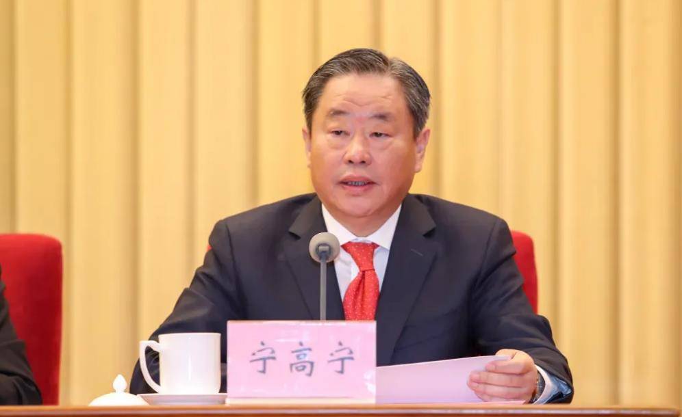 任建新退休后,与他几乎处于同一时期的联想创始人柳传志,百度创始人