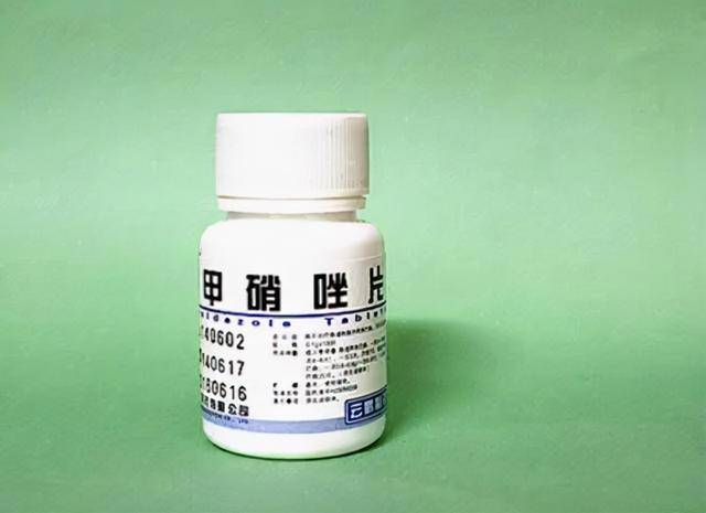 原创几块一瓶的甲硝唑是常用好药但6类人要谨慎服用别好心办坏事
