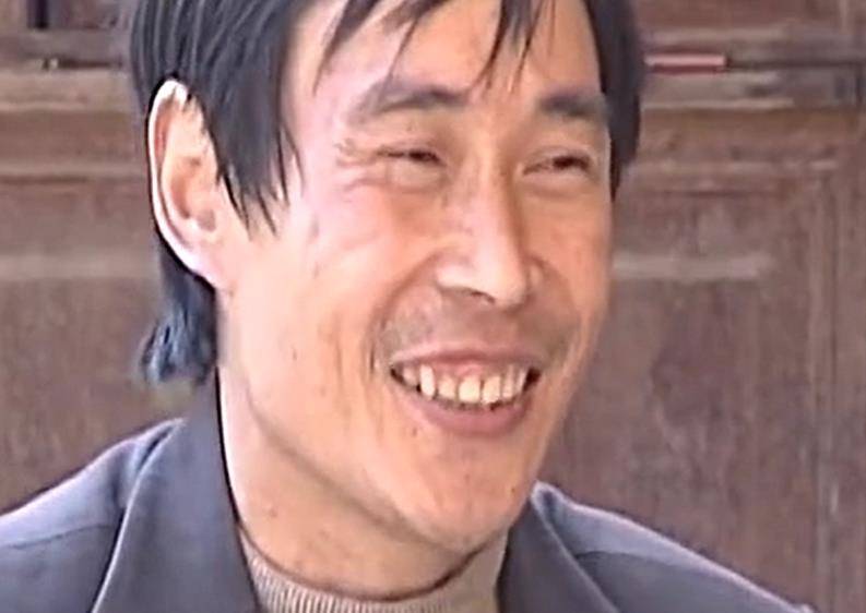 原创四川女子连怀18个铜娃娃出生时全身金黄最后都离奇夭折