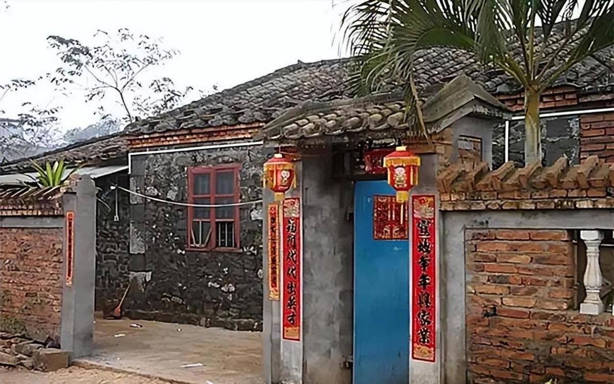 96年海南巨蟒为报恩当家庭保姆与主人共枕还为其看家守院