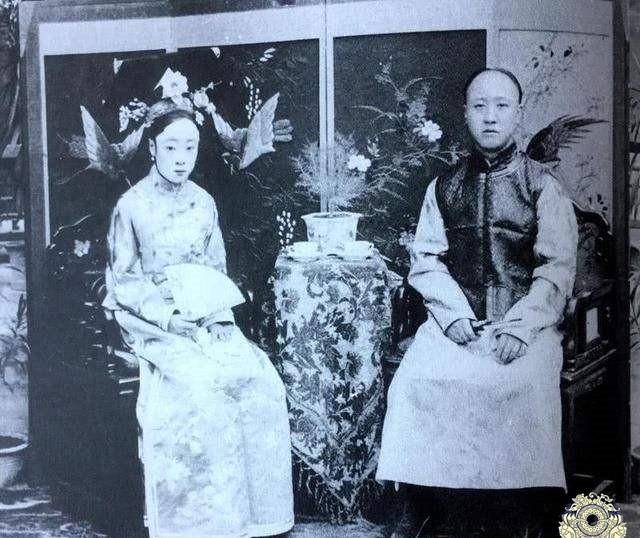 原创末代皇帝溥仪家族照五位老婆却无儿无女大婚后仍念念不忘乳母