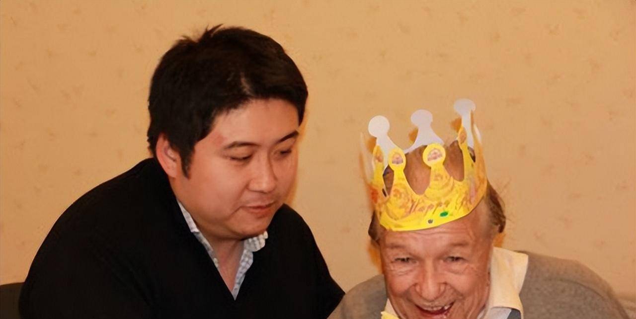 因为一句承诺,中国小伙报答瑞士好房东,接回中国赡养6年_汉斯_宋扬