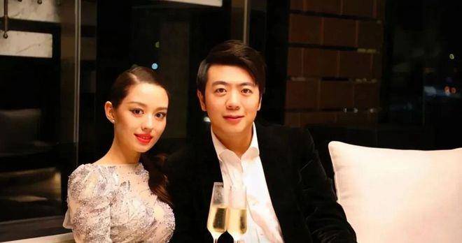 朗朗领吉娜回家郎国任瓜子脸高鼻梁这才是我老郎家儿媳妇嘛