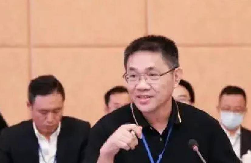 北大"屠夫":3年分红近11亿,138套别墅送乡亲,今却不敢回老家_陈生