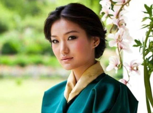 原创不丹王后太高冷有娘家撑腰从不笑脸迎人7岁被内定为太子妃