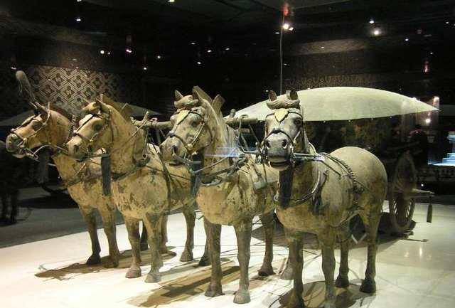 原创秦始皇兵马俑手中为什么没有武器呢他们的武器被谁偷走了