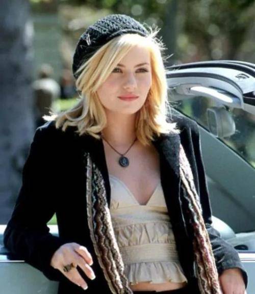 原创风流间谍辛西娅偷密码被发现后靠脱衣成功自救